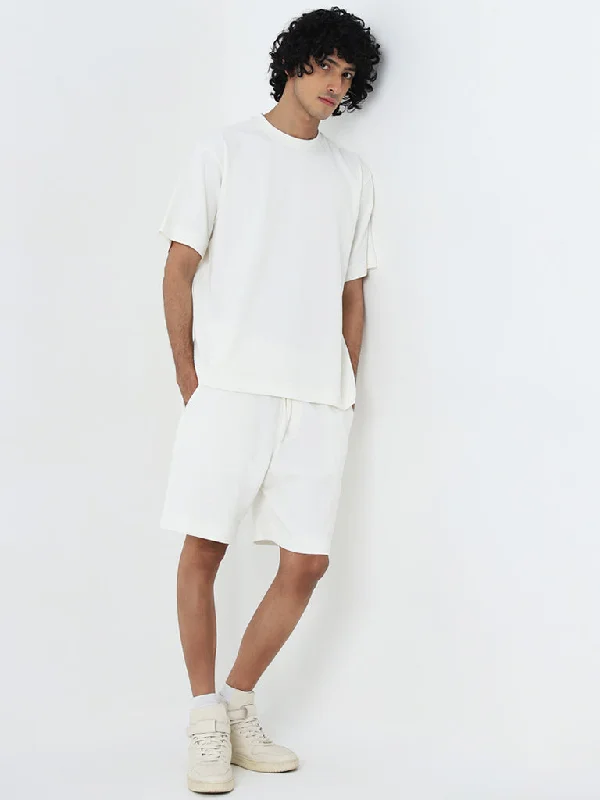 Everyday Outfits Studiofit Off-White Textured Mid-Rise Relaxed-Fit Shorts